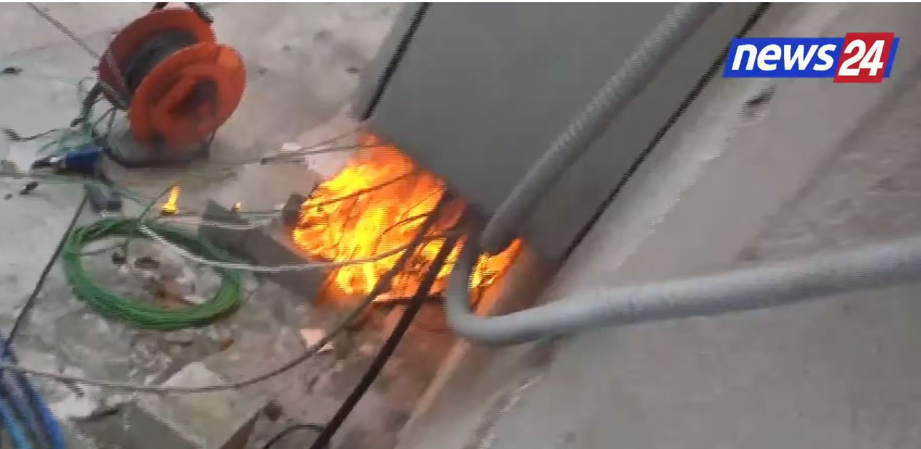 FOTOLAJM   Zjarr në Kuvendi  digjet fibra e transmetimit  ndërpritet sinjali për mediat