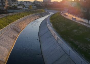 Si u transformua lumi i Gjanicës në Fier: Nga gangrenë mjedisore në…