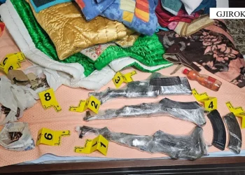 FOTOT/ Kontrolle në banesat e vrasësve me pagesë në Gjirokastër, Vlorë dhe Lezhë! Zbulohen armë e municion luftarak..