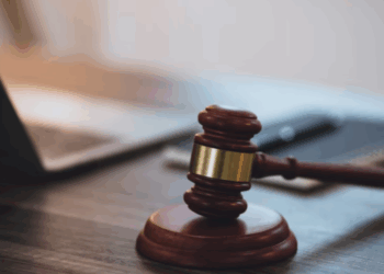 I akuzuar për vrasje, trajtime mizore të shqiptarëve e bastisje, Sllagjan Trajkoviç dënohet me dhjetë vjet burg..