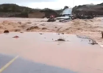 VIDEO-Situatë kaotike nga përmbytjet në Greqi/ Lumi Enipea del nga shtrati, evakuohen banorët