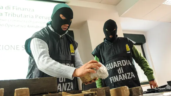 Të maskuar si korrierë  shkatërrohet banda italo shqiptare e trafikut të drogës mes Firences dhe Sienës