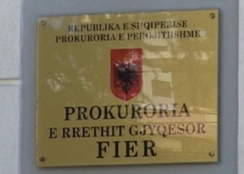 U mori para klientëve pa hapur procese gjyqësore, dërgohet në gjyq avokatja në Fier