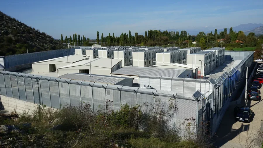 Analizë  Paradoksi  Shqipëria  vend i sigurt   por jo për të shpëtuarit në det 