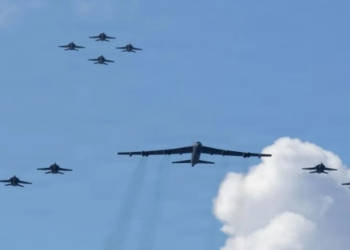 Trump intensifikon presionin mbi Maduro, dy avionë F/A-18 fluturojnë mbi Gjirin e Venezuelës