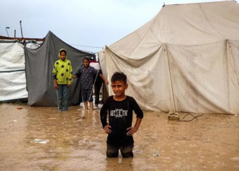 Gaza përballet me stuhinë “Byron”, mijëra familje në rrezik nga përmbytjet dhe mungesa e ndihmave