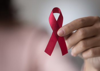 Kriza e fshehtë: Mbi gjysma e rasteve me HIV në Evropë zbulohen shumë vonë!