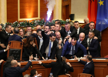 Seanca e 18 dhjetorit bën bujë në botë: Dhuna e PD komentohet nga mediat greke e deri tek Al Jazeera!