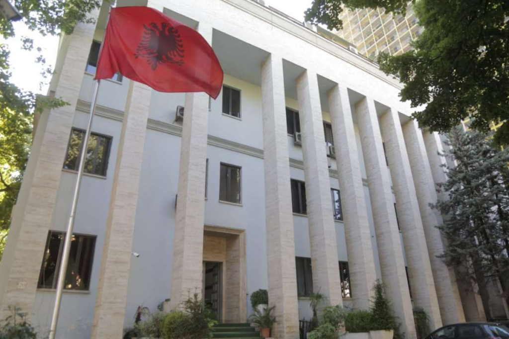 Presidenti Begaj dekreton emërimin e Genti Shalës si gjyqtar i Gjykatës së Lartë