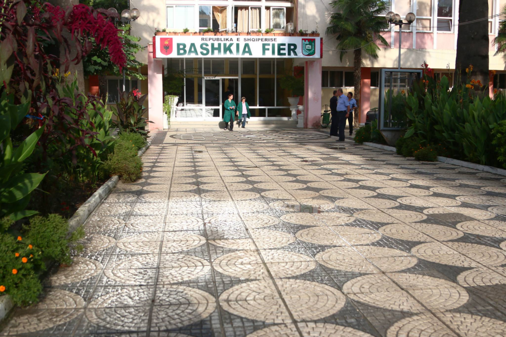 Prokuroria e Fierit mbyll hetimet dhe çon në gjyq tre drejtorët e bashkisë