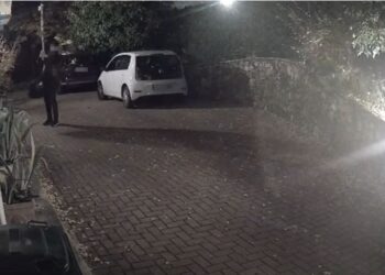 FOTOT/ Nga ngjitja nëpër banesa te shkulja kasafortave, ja si vepronte banda e “skifterëve” në Itali! Mijëra euro mall i grabitur