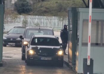 Emigrantët kthehen për festat e fundvitit, rritet fluksi në Kakavijë! Pala greke punon me numër të reduktuar sportelesh