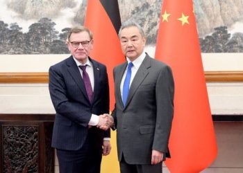Wang Yi bën thirrje për forcimin e komunikimit dhe bashkëpunimit për të nxitur lidhjet Kinë-Gjermani