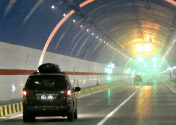 Tuneli më i gjatë i autostradës në botë hapet për trafik