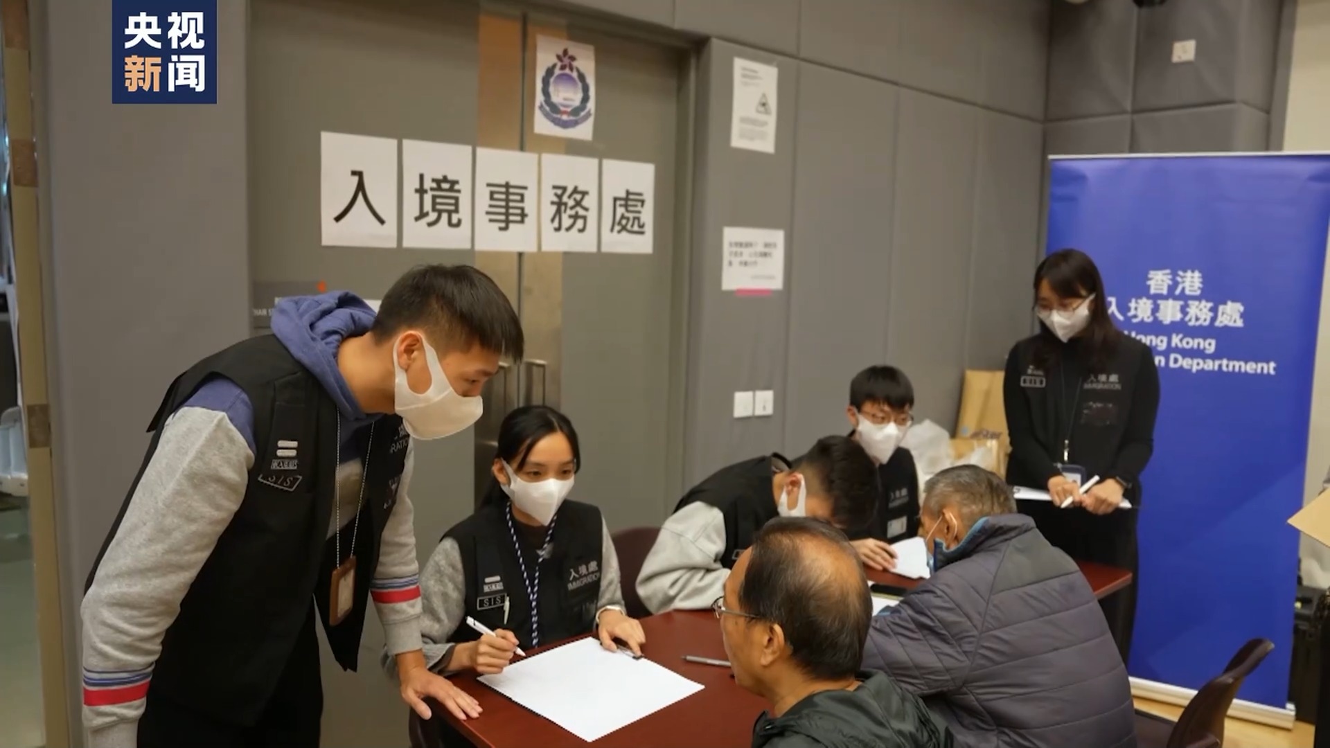 Hong Kongu ndërmerr një sërë masash për të ndihmuar banorët e prekur nga zjarri masiv