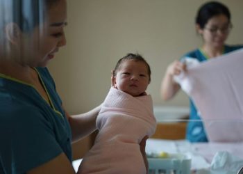 Shkakton debate vendimi befasues i Kinës/ Taksa të larta për prezervativët dhe kontraceptivët që të rriten lindjet