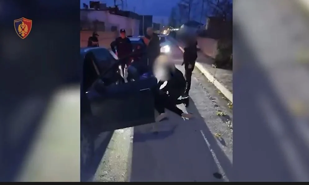 Gjykata lë në burg 21 persona  u arrestuan si pjesë e grupit që shpërndante kokainë në Tiranë  Lirohet vetëm njëri