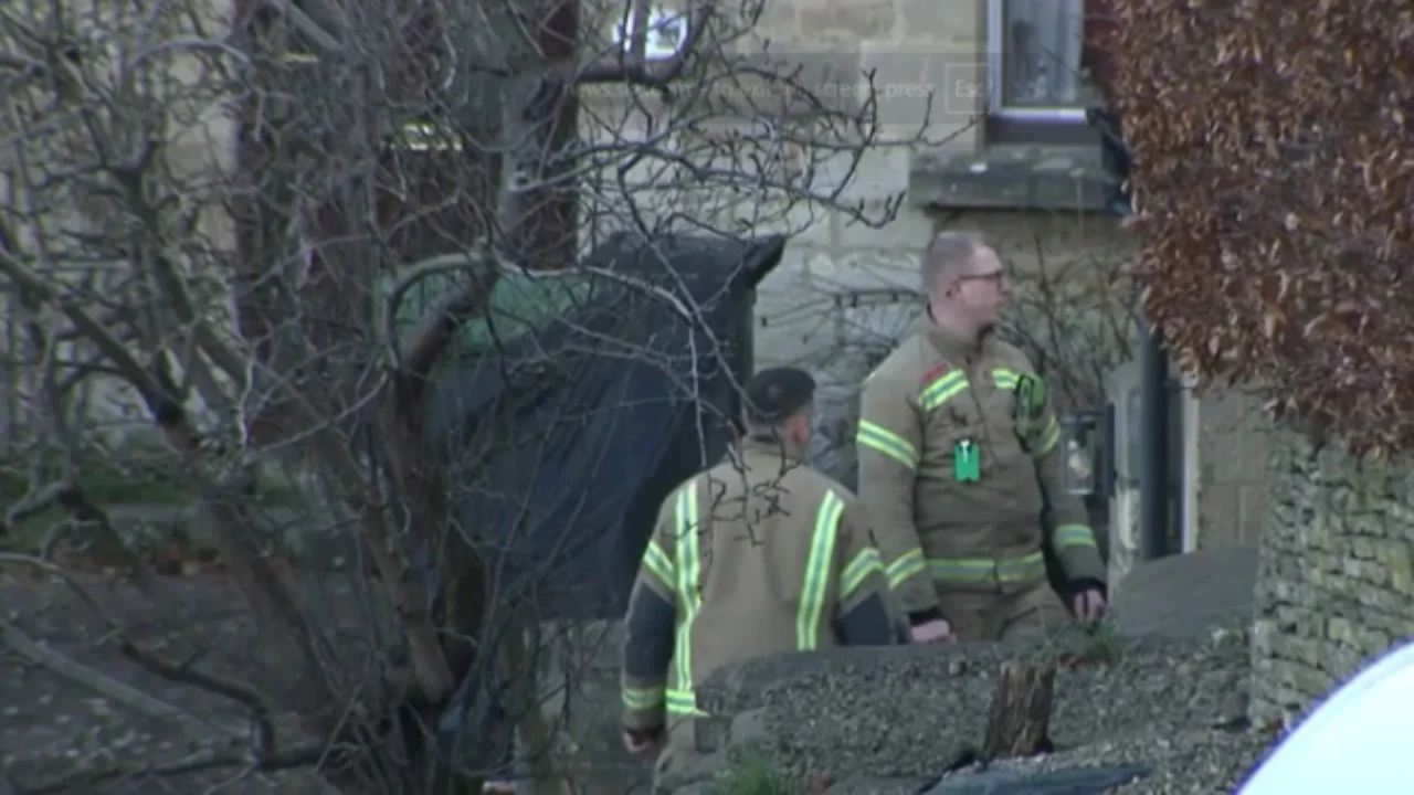 Tronditëse  humbin jetën tragjikisht nëna dhe dy fëmijët e saj  Mbetën të bllokuar ndërsa shtëpia u përfshi nga flakët ditën e Krishtlindjeve