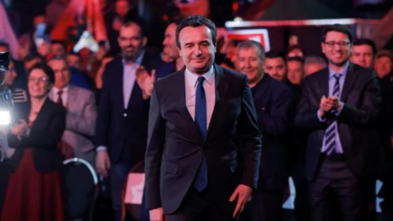 U akuzua se po jep bonuse për shkak të zgjedhjeve   Blerje  votash  Reagon Albin Kurti  E kemi bërë çdo vit