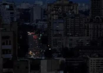 Ukraina feston Krishtlindjet në errësirë, sulmet ruse shkaktuan ndërprerje të furnizimit me energji