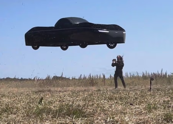 Nga fantashkencë tashmë bëhet realitet/ Nis prodhimi për makinën fluturuese