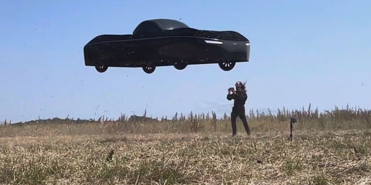 Nga fantashkencë tashmë bëhet realitet/ Nis prodhimi për makinën fluturuese