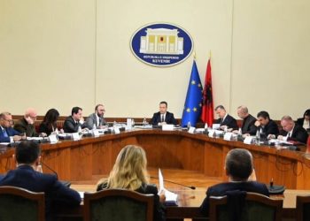 Avokati i Ballukut dhe kreu i SPAK përplasje te “Mandatet”/ USB-ja me 16 mije faqe prova, kushti që duhet të plotësojnë deputetët