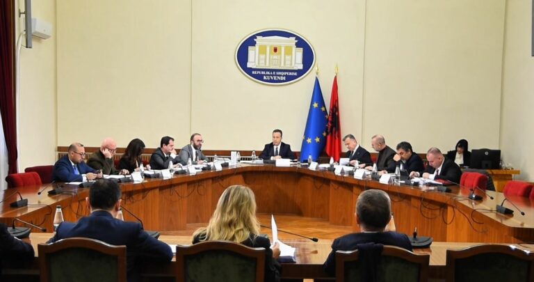 Avokati i Ballukut dhe kreu i SPAK përplasje te  Mandatet   USB ja me 16 mije faqe prova  kushti që duhet të plotësojnë deputetët