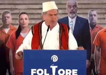 Habit me deklaratën e tij militanti i PD: O Bamir Topi, të vraftë Zoti, edhe Lul Bravës atje..Të ruajtë Zoti doktor Sali Berisha (VIDEO)