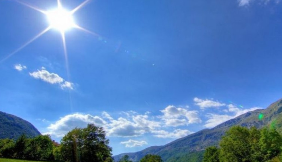 Kthjellime dhe vranësira  reshje të lehta në disa zona të vendit  parashikimi i motit për sot