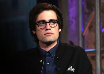 Vrau në mënyrë makabre prindërit/ Djali i yllit të Hollywood-it i diagnostikuar me skizofreni disa javë para krimit: E humbi plotësisht kontrollin