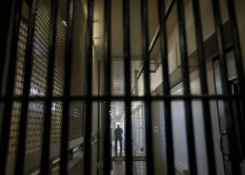 Vrasës dhe përdhunues, lirohen gabimisht 300 kriminelë në Angli. Mediat: Kaos në menaxhimin e burgjeve