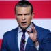 Hegseth shpëton në takime, por video e sulmit në anije mund të trondisë opinionin
