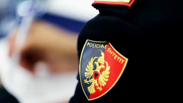 Punonjësit e Policisë shpërblehen me 30 mijë lekë  garantuan rendin gjatë sezonit turistik  Vendimi 