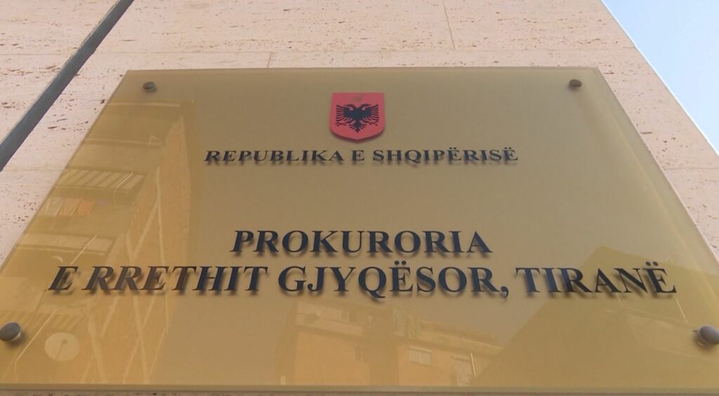 Mashtronin italianët me investime në  Forex   Prokuroria e Tiranës dërgon në gjyq 7 persona