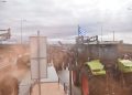 Greqi-Fermerët bllokojnë rrugën drejt aeroportit, dhunë në Selanik. Policia përdor gaz lotsjellës