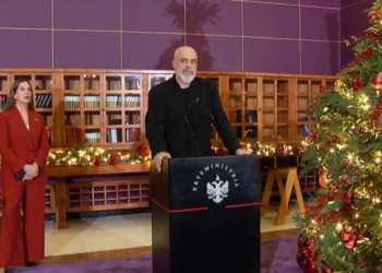 Medalje e artë për gjimnazistët me 10-ta, Rama: Jeni shembuj frymëzimi për shoqërinë