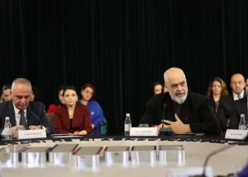 Replikat/ “Gjoba për ministrat që s’japin informacion”, Komisioneri Dervishi: Nuk është zgjidhje. Rama: Sanksionet, janë aty për tu zbatuar