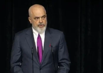 100-vjetori i Urdhrit të Skënderbeut/ Rama: Ishte si një masë graniti në Shqipërinë e Re. Nderi, parimi që vë një popull..