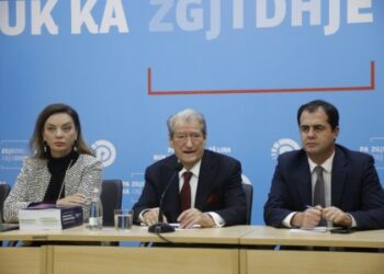 Protesta para Kryeministrisë, Berisha: Inauguruam dje misionin e ri të opozitës, qytetarët “firmosën” kontratën me..