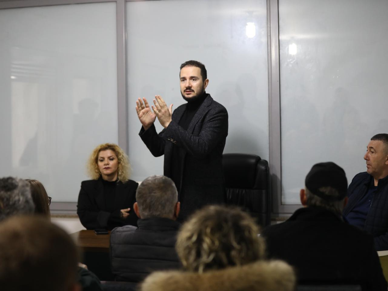 A do përjashtohet Salianji   Gazetari jep detajet pak para se të nisë mbledhja në PD