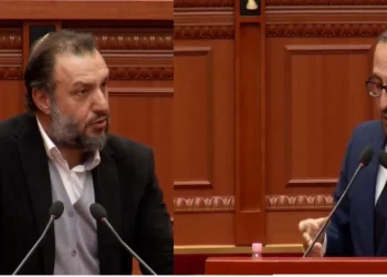 Raporton problemet e Lushnjes/ Korreshi me ironi: O deputet na duhen bote, ka vajt m*** në gju! Shalsi: Bëj humor dhe me gjendjen ku jeni katandis