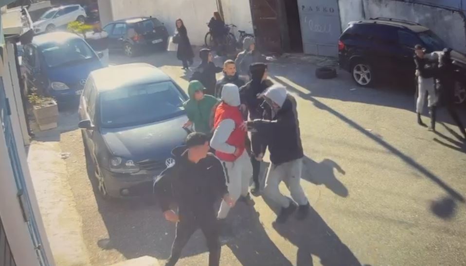 Sherri mes adoleshentëve në Shkodër, policia arreston 2 të rinj dhe procedon 5 të mitur