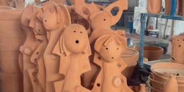 Spermatozoidët në qeramikë/ Mjeshtri i punimit të baltës në një revoltë për shoqërinë që nuk prodhon asgjë