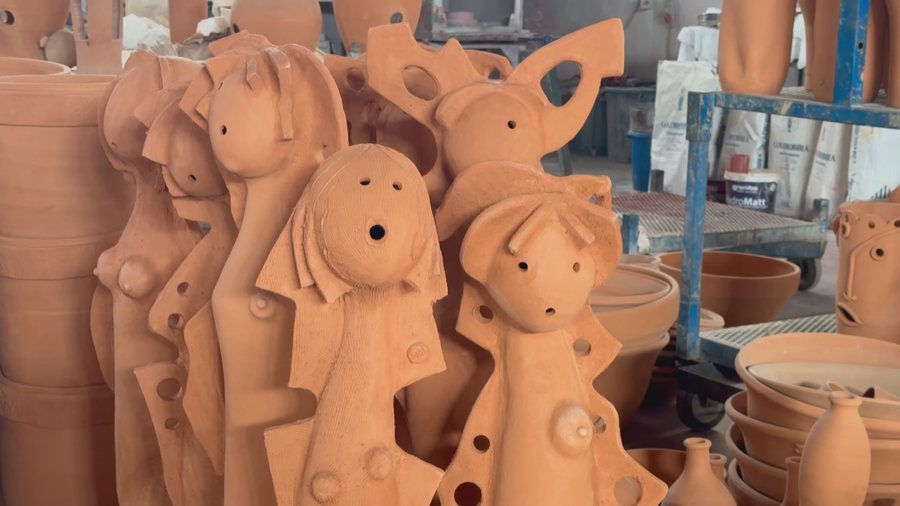 spermatozoidet-ne-qeramike-mjeshtri-i-punimit-te-baltes-ne-nje-revolte-per-shoqerine-qe-nuk-prodhon-asgje