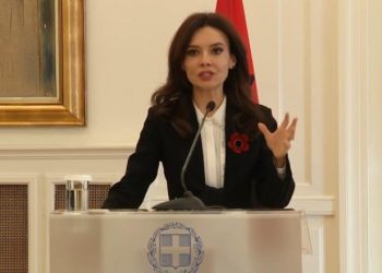 Spiropali në Athinë, në konferencë me homologun grek: Jemi anëtarë të NATO-s, Greqia të heqë ligjin e luftës