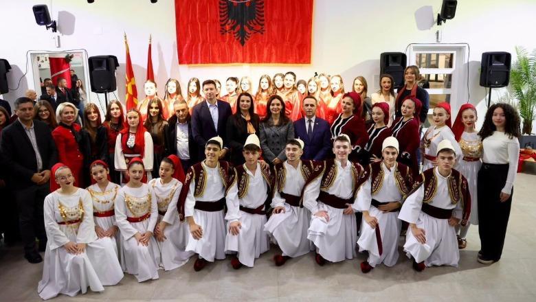  Ku ka shqiptarë  ka shpirt kuqezi   Spiropali viziton Komunën e Tetovës  Qendër dinamike arsimore dhe kulturore