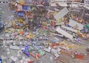 VIDEO/ Çmenduri, ‘skifterët’ grabisin bankomatin si nëpër filma! Pamjet bëhen virale