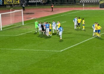 Tensione dhe pakënaqësi në “Elbasan Arena”, Tirana lë fushën e lojës