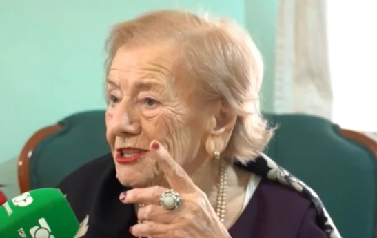 Nga kujtimi më i bukur  karriera dhe sakrificat për rolet  Tinka Kurti rrëfehet nga azili  Lashë djalin 3 vjeç 